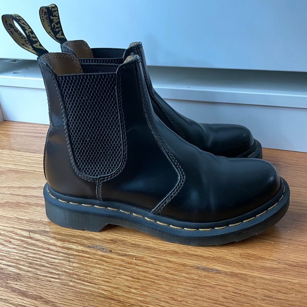 Dr. Martens 2976 Women’s Black Leather Pull On Chelsea Boots Size US 6 / UK 4